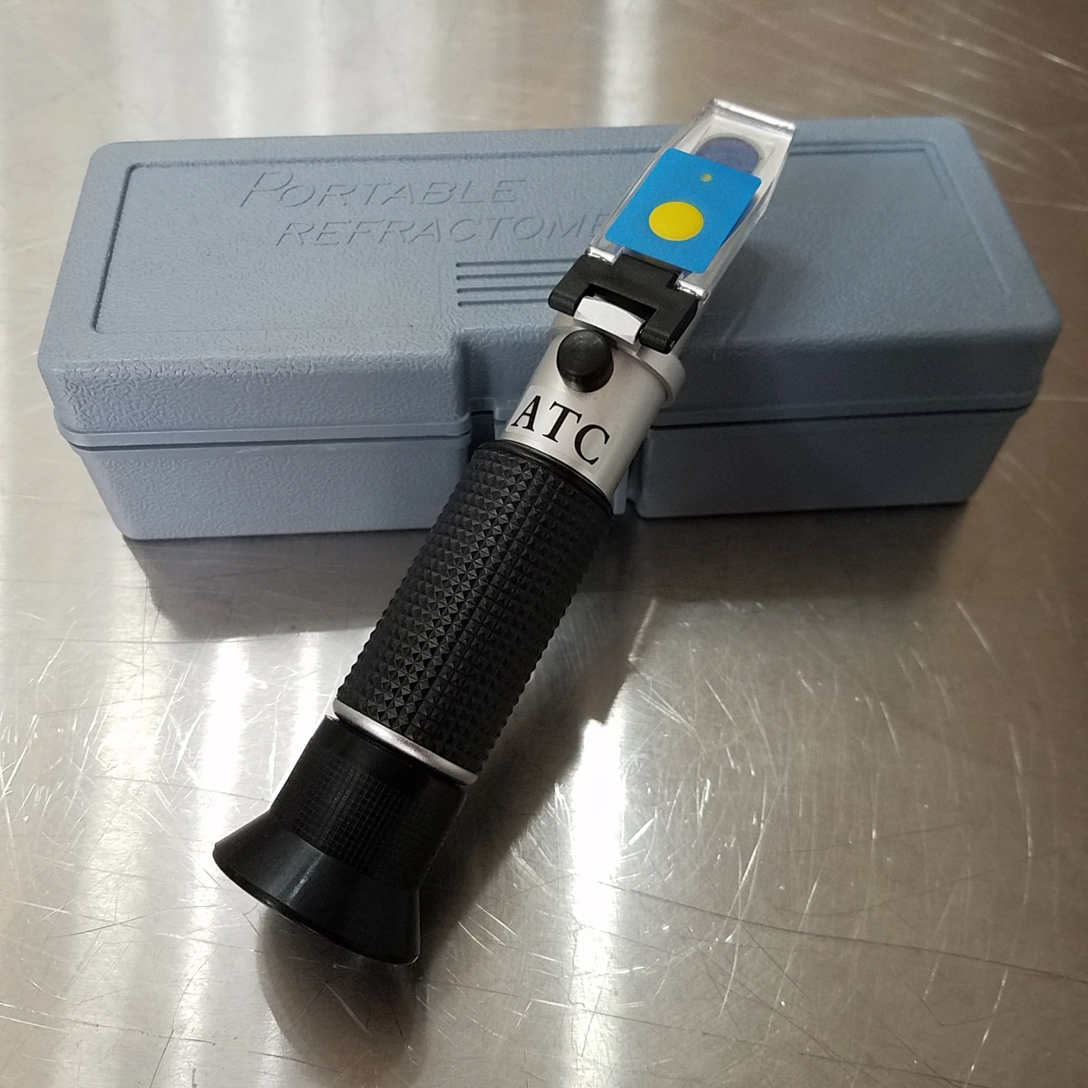Brix/Specific Gravity Refractometer w/ATC - Image 3