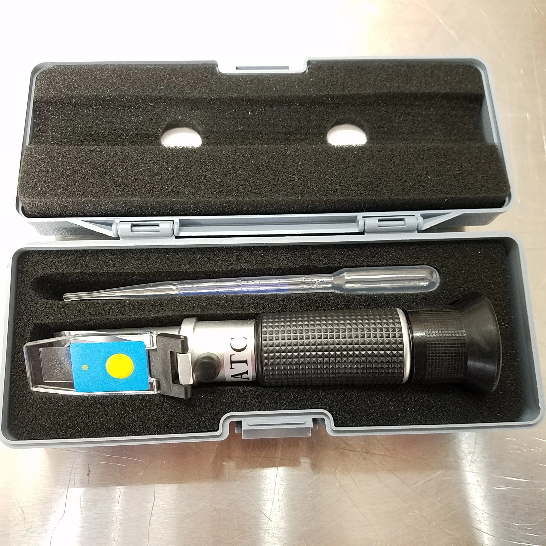 Brix/Specific Gravity Refractometer w/ATC - Image 4